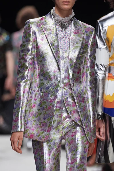 Look 80